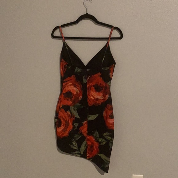 Asymmetric date night dress - Picture 3 of 3